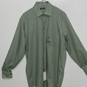 VAN HEUSEN BUTTON DOWN DRESS SHIRT